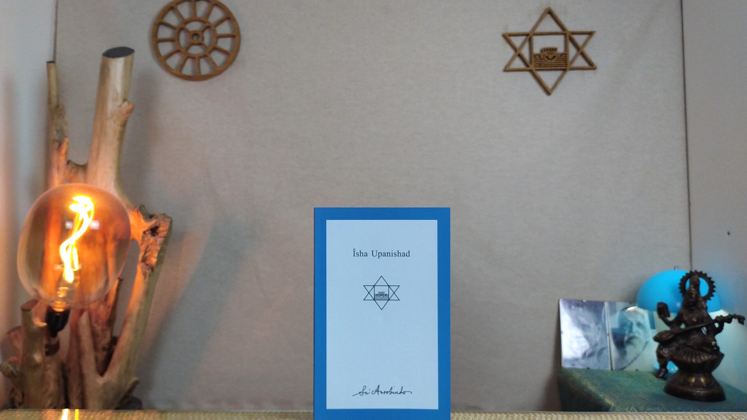 Îsha Upanishad - Sri Aurobindo